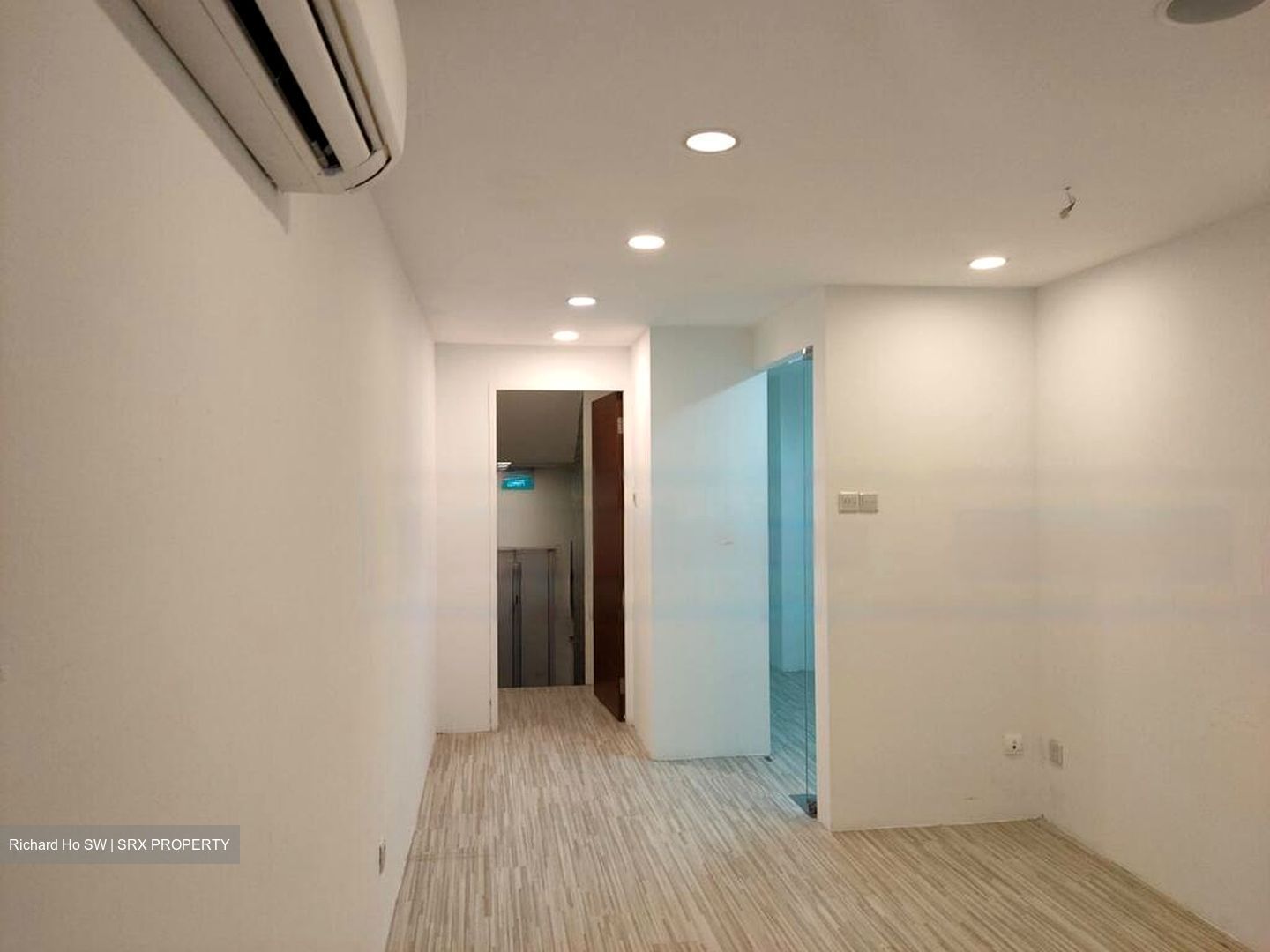 Upper Serangoon Shopping Centre (D19), Retail #473986871